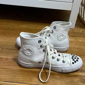 White pleather converse with spikes